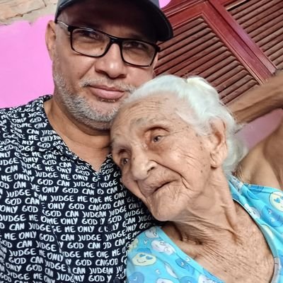 FABRICANTE DE MUEBLES.
Y Uribista como un putas.
Curumaní Cesar mi pueblo.
Abuelo de Ari y Papá de Mafe.
Vivo para mi Vieja.