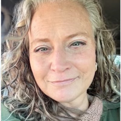 lesleyhaleya's profile picture. I just want to go home.