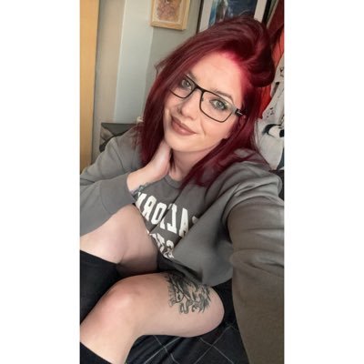 Heey 👋 I’m Kelly. 31. Dark Romance 📚 Coffee ☕️ Drawing ✏️ Gym 🏋🏻♀️ Driving 🚘 Country 🎵