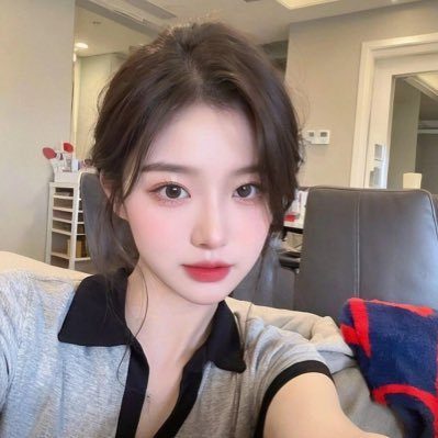 aazz13589's profile picture. 一个反差女