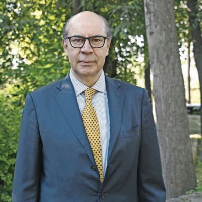 Director de la FCPyS-UNAM. Doctor en Ciencia Política por Essex University. Miembro del Sistema Nacional de Investigadores (SNI II)