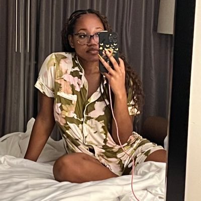 Introvert🙇🏽‍♀️Bossy💁🏽‍♀️Queen👑Kia🤓