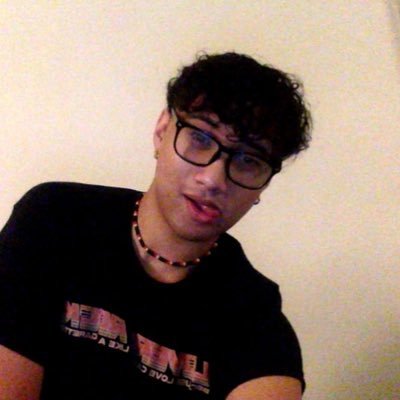 DonavinIsaia's profile picture. what am I doing here again? lmao