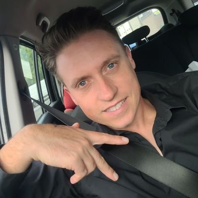 anthony62282052's profile picture. Une routine skincare? Je te propose
 le meilleur de la science, la technologie et de la nature, dont une ligne primée d'appareils de soins de beauté domestiques