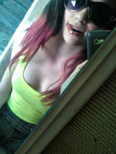 13 anos,minhas besta's @TainnaradeJesus , @malukette_ ,sou xonada pelo Domo Kun *---*
http://t.co/SuJwLz3BEe