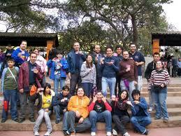 Vivir mi vida al máximo es mi lema disfruto convivir con mis amigos y adoro a mi familia