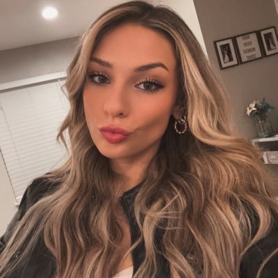 ReannaNadik_01's profile picture. 