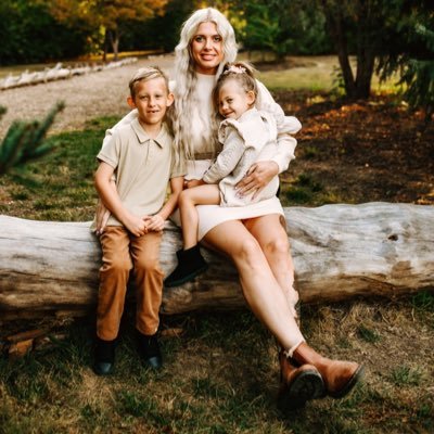 ❤️ Mom | 🚀 Entrepreneur | 🎙️ Podcaster | 💡 Coach | 🔥 Women’s Empowerment Leader
I help women step into their power by teaching self love