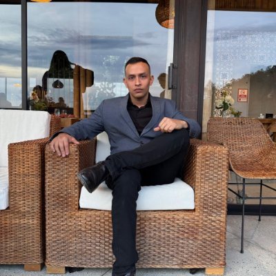 AlvFernandezC's profile picture. música y fútbol