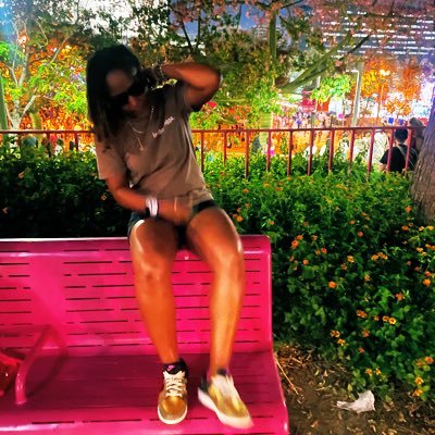 Queenscene_'s profile picture. social introvert 🦋