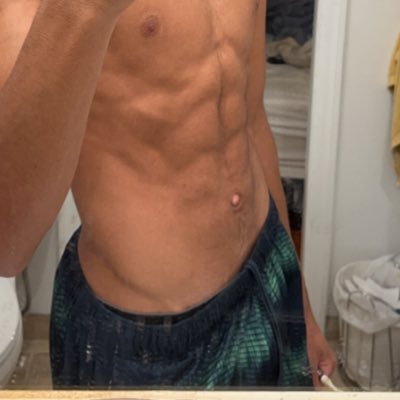 FrancisMartinV2's profile picture. m 18 | Straight | down to trade