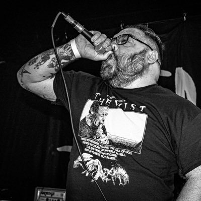Vocals for @titanrageband // Creative Producer // Social Media Shitposter Champion