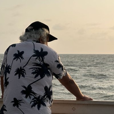Om Let me meditate on the reflection of water, Person of ocean blue give me higher intellect, And let the God of water illuminate my mind. Varuṇa Gāyatri Mantra