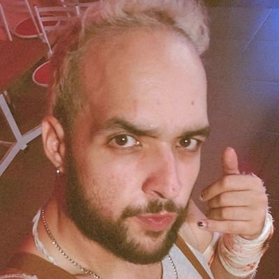 -31 y.o., ENFP, libriano com ascendente em Britney Spears e vocalista da T404 (aliás, já seguiram a @t404banda no Instagram?)