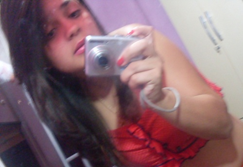 Olhe bem no fundo dos meus olhos
E sinta a emoção que nascerá quando você me olhar...