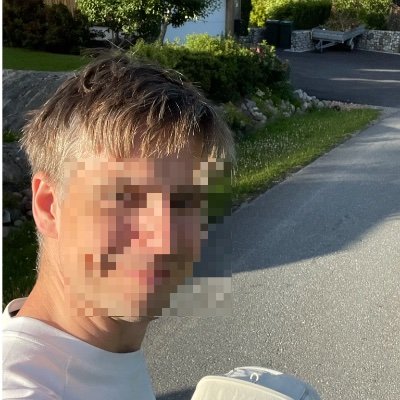 _robertosnap's profile picture. Developer ❤️ Typescript, Rust