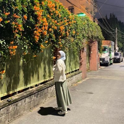 sometimes im like yeah but most of the time im like no 🧕🏻🌻