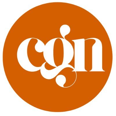 Periodista, consultora de estrategias y contenidos digitales, arquitecta de la información, ... no sé, ésto es una profesión compleja.