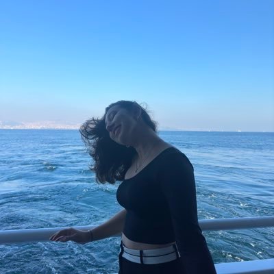 Helliinn2's profile picture. Kendi halinde