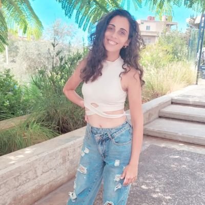 farah_kch's profile picture. Beirut 6:07 pm💔-
Halamadrid 
 riyadi 
- insta:@farahk2