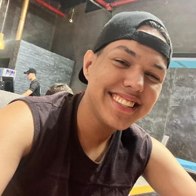 solo me quejo y soy fan de los gatos y el kpop, también soy odonto student -
| 21 | 🏳️🌈 he/she