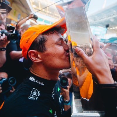 hyperfSebastian's profile picture. 🇮🇹 she/her 22yo 🏎️ LN4 🐱📚♊️