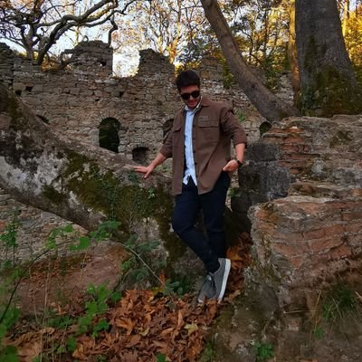 Seni takip ediyorsam ya güzelsindir yada twettlerin güzeldir