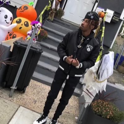 I rather hustle for millions💰💸 Then to Die for Pennies 💯 independant artist🎤 Trap take risk and prosper😈New single goin crazy stream it 🔥
