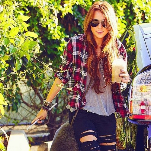 SlutlenaIsACunt's profile picture. I Hate Slutlena Hoemez.Don't Like It?Go Fuck Yourself.It's My Opinion,Not Yours.I Think She's A Slutty Whore Who Uses Guys.I Respect Her Fans But Not Her.