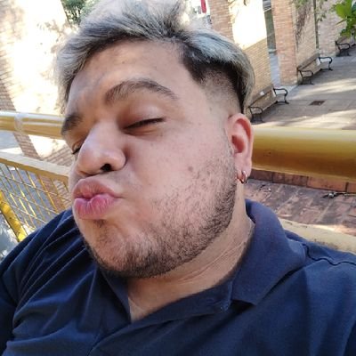 No me hago del misterioso, disfruto cada momento como si fuera mi último día.
Soy aventurero.
Me gustan los desafíos.