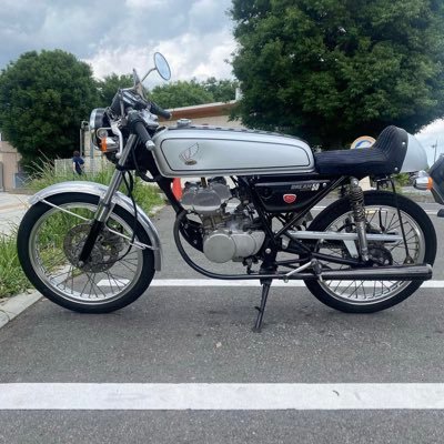 sampo_88dohc's profile picture. ⭐︎⭐︎⭐︎⭐︎主に自分のバイクとか…気が向いたら投稿 ⭐︎⭐︎⭐︎⭐︎所有中の車両 モンキーR モンキーRT モンキー ドリーム50 小排気量が好きです