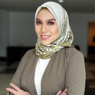 🎓 MSc Mg.Comm UUM 🎤✨ Finalis GV 11 (2024) 🎤🎼 Finalis AJL20 TV3 (2005) 🌹SEMALAKAMA