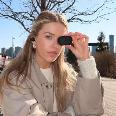 Lovisa__p's profile picture. From Sweden to the US 🇸🇪✈️🇺🇸 | Explore the world of medical device suppliers | Share industry insights and updates, and always be learning. Coffee lover ☕