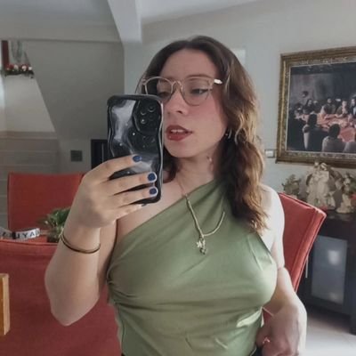 IndiraPerSz's profile picture. shit happens here... just good days in my mind