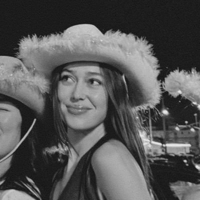 She lives on in you guys, and I'm forever grateful for that . adc clan o alycia stan.
I made this choice with my head and not my heart🦒 Louis is copying my ♥️