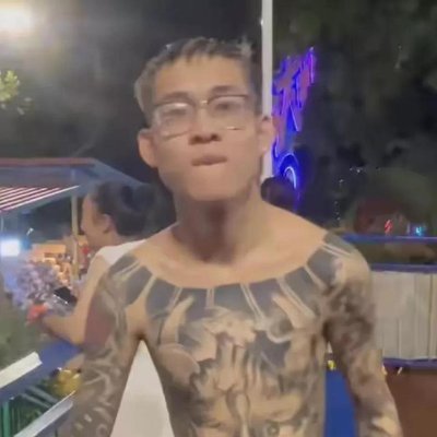 眼睛片子碎一地我的名字叫大意,我的兄弟前哪吒后白起谁人不知我王志宇,特朗普的支持者同时也是哈里斯的最求者