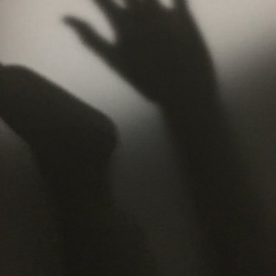 普段はすこぶる元気無いですが、数少ない友人とたまに飲むことで元気を取り戻す中年です。居酒屋やスナックで手品見せることだけを目標に生きてきたそうです。