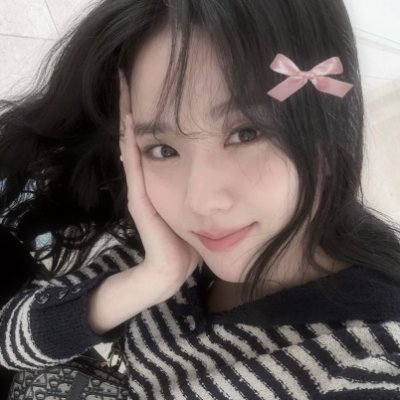 beauteousooyaaa's profile picture. ۪ ׁ₊ ^᪲᪲᪲ @beauteousooyaa back up acc  — taehyung jisoo stan #fa 클래식 음악 애호가, flowerainydays  🎻 ✮˚.⋆