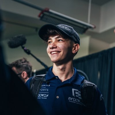 18 |🇨🇭| SIM TO REALITY | RACING DRIVER FOR @williamsesports in the @racingprodigy1 P3 Racing Series!