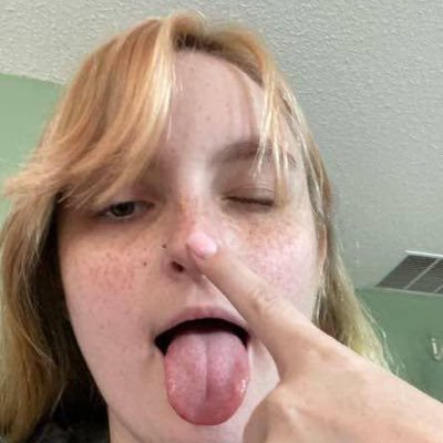 My old account got hacked pls follow up my new account am kind of girl to joke up wit but i hate ppl who play weird up ⚠️imma blocked u off let peace rain ☔️🤎