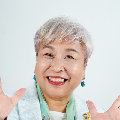 パワフル声楽家・元気配達人ケーコです。 声を出す事は 全ての元気に繋がります❣️ 皆様に笑顔😄と 元気✌️をお届けするのが 私の仕事です💕#パワフル声楽家 #レクリエーション介護士 #レクプロ #健康コーラス #zoomうちで歌おう #レクリエーション #介護予防 #呼吸法 #発声 #話し声を素敵に