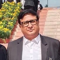 वो वक़्त भी देखें है तारीख़ की घड़ियों ने .. लम्हों ने ख़ता की और सदियो ने सज़ा पाई ।।