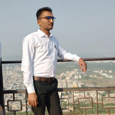 मित्रता की सच्ची परीक्षा संकट में नहीं, उत्कर्ष में होती है। जो मित्र के उत्कर्ष को बर्दाश्त कर सके, वही सच्चा मित्र है।