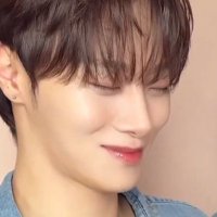 이즈 (@eizz77) 's Twitter Profile