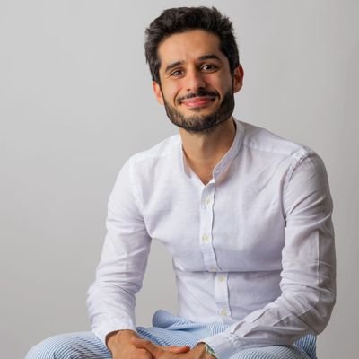 RevahElie's profile picture. Politique et sport.