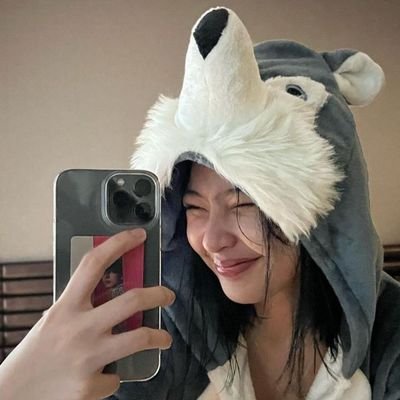 chiccolet_'s profile picture. 23 | blink & bloom