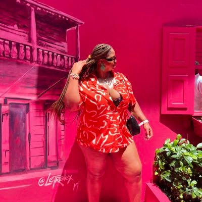 _Cassandraxx1's profile picture. Ka$$¥ pounds and dollars 💵💰 Witch of the distorted feminist coven🧹