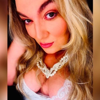 Especialista em Sexo Oral 😋Sigam no Instagram e Onlyfans @gabrielastokweel 😋 Vem gozar comigo Whats 11 981622622