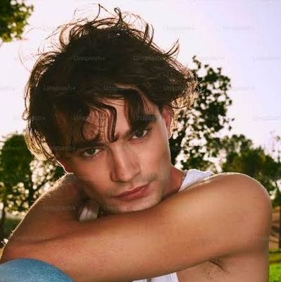 Henry_001078717's profile picture. Love football