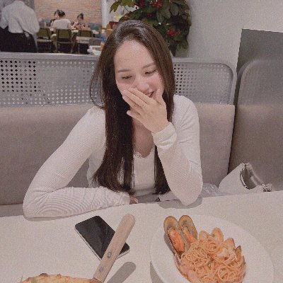 nhicute123's profile picture. 